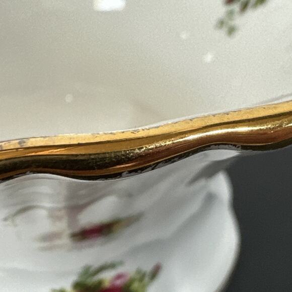 Royal Albert Vintage Old Country Roses Fluted, Footed Round Bowl 9.50” - Picture 7 of 7